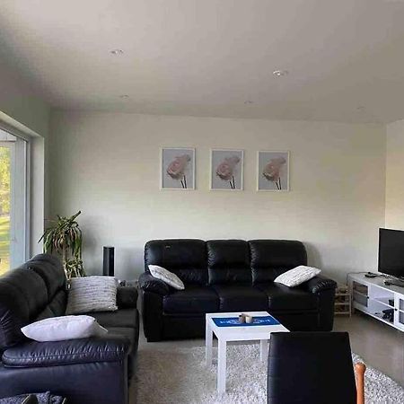 Trevlig Stuga Med Uteplats Rimbo Exterior foto