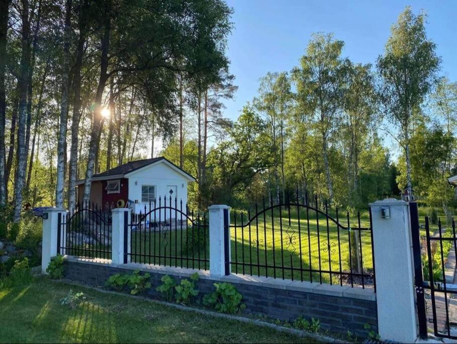 Trevlig Stuga Med Uteplats Rimbo Exterior foto