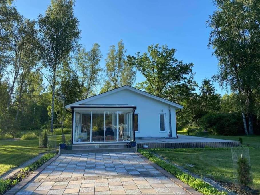 Trevlig Stuga Med Uteplats Rimbo Exterior foto